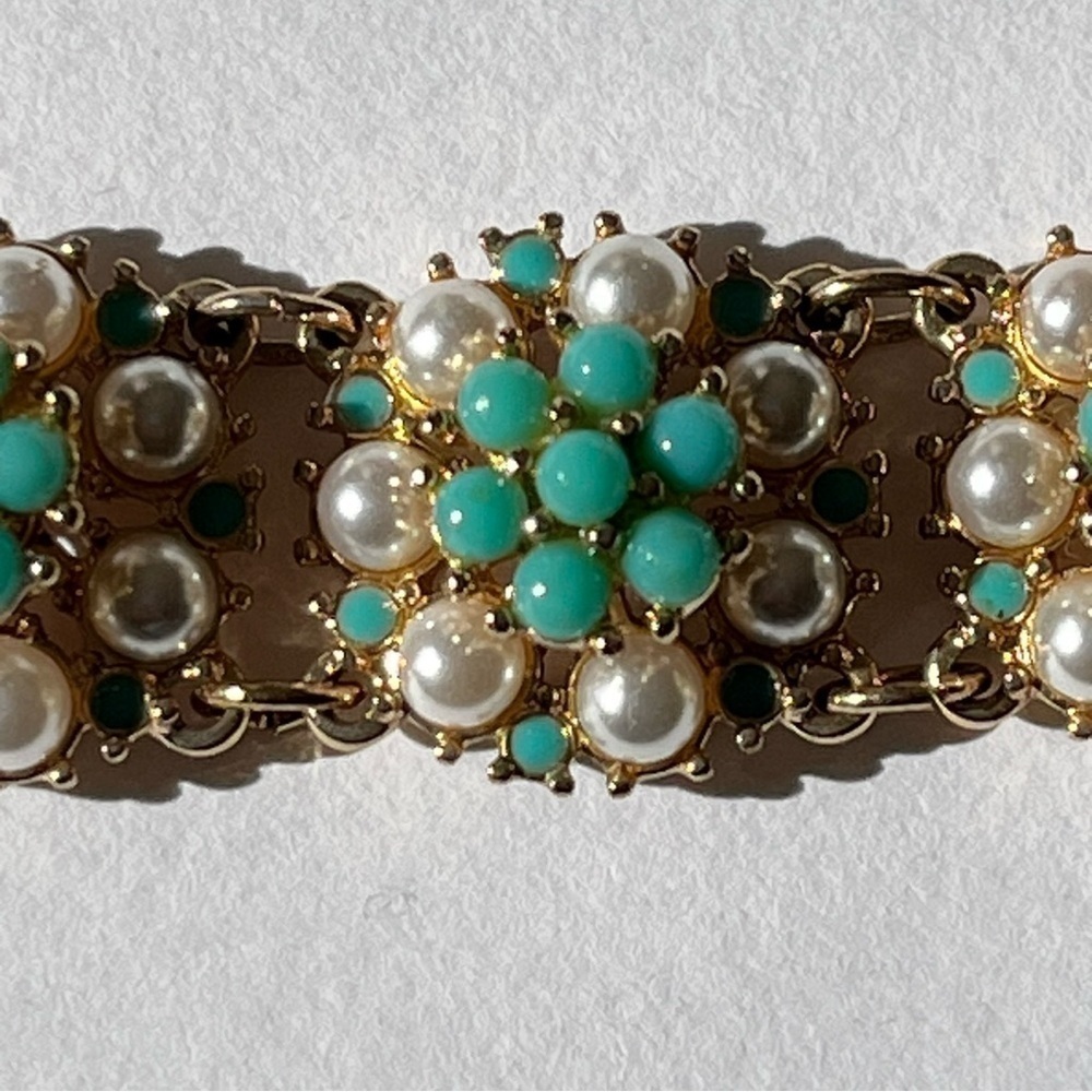Juliet & Company Rare Faux Pearl Blue Gold Tone Bracelet 7"
